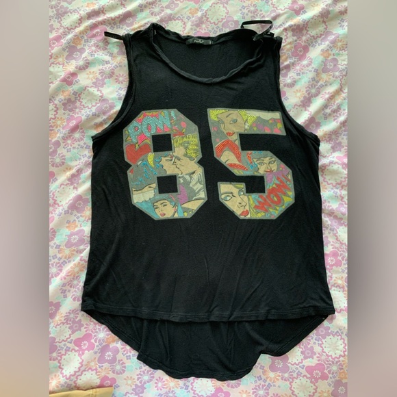 Black blouse with comic print size Medium - Picture 8 of 8